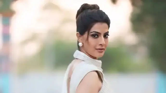 Varalaxmi Sarathkumar Makes Directorial Debut with ‘Saraswathi’ Starring Priyamani & Prakash Raj