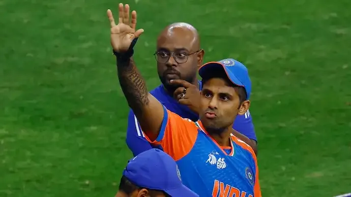 Suryakumar Yadav Shuts Down Pakistan Reporter With Witty Remark After Asia Cup 2025 Win