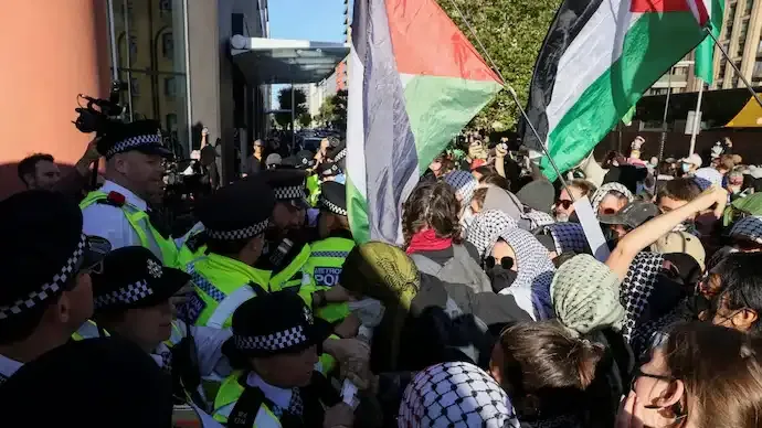 UK police granted sweeping powers after pro-Palestinian protest clashes