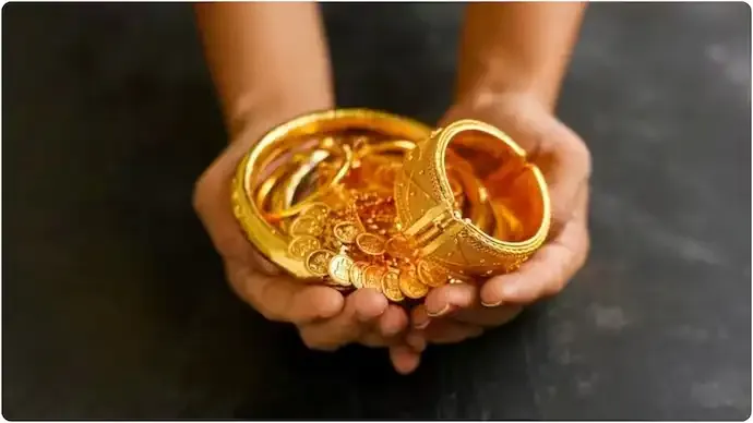 Gold Prices Hit Record High: Should You Invest Now or Wait?