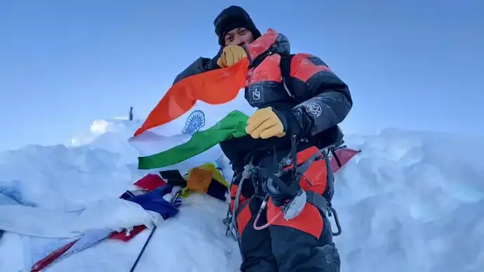 Indian Mountaineer Conquers Mount Manaslu, Eyes Guinness World Record