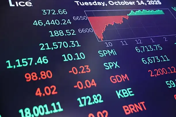 Q2 Earnings Lift IT Stocks, But Is It Time for Investors to Buy?