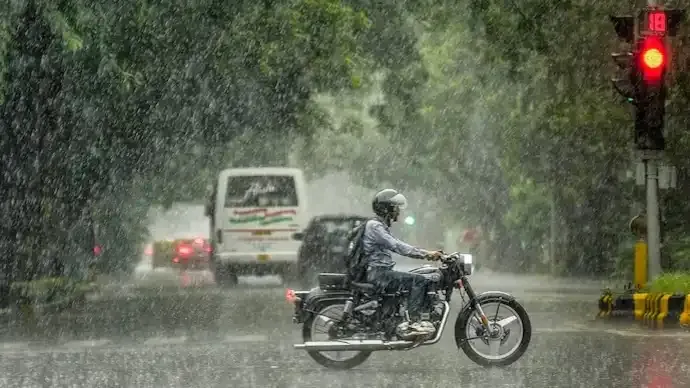Northeast Monsoon Hits Tamil Nadu: Heavy Rain, Red Alert Issued