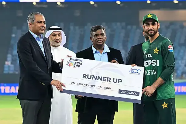 Asia Cup 2025 Trophy Controversy: Pakistan Minister Naqvi Refuses to Hand Over, BCCI Threatens ICC Action