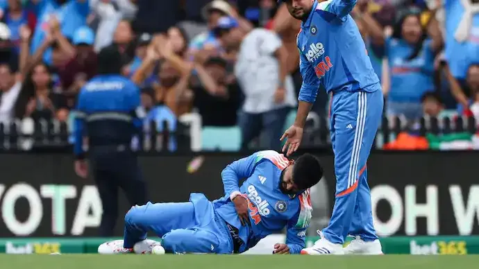 AUS vs IND 3rd ODI: Shreyas Iyer Injured After Stunning Catch, India Concerned