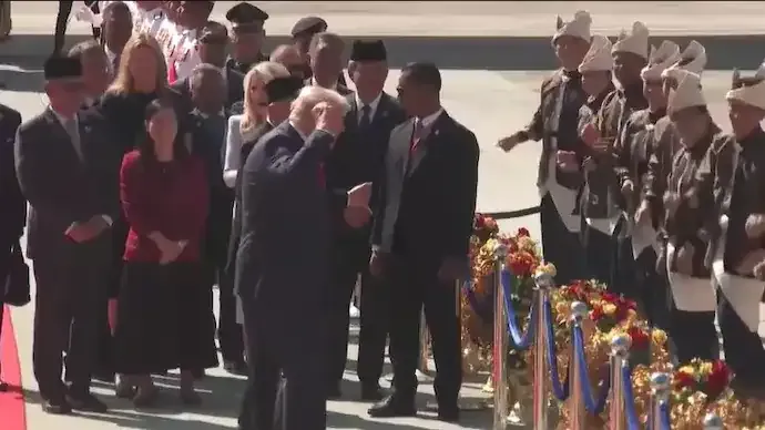 Trump Dances on Red Carpet in Malaysia Ahead of ASEAN Summit