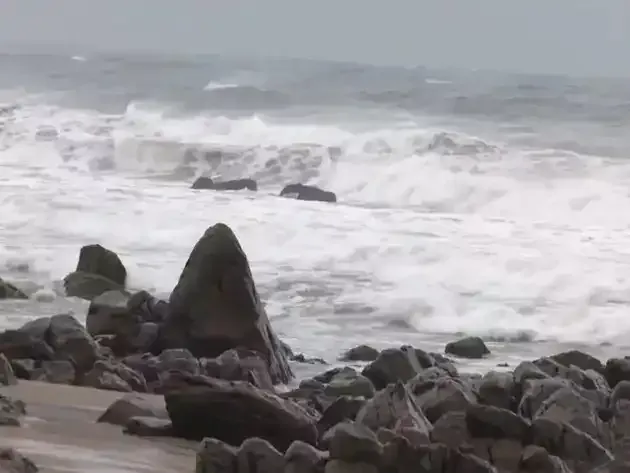 Cyclone Montha Hits Andhra Pradesh Coast | CM Naidu Leads ‘Zero Casualty’ Relief Operation