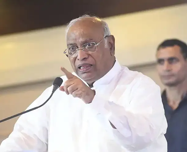 Kharge’s Call to Ban RSS Sparks Political Clash with BJP Ahead of Elections