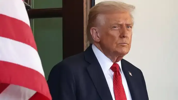 Trump to Skip Supreme Court Tariff Hearing to Avoid Distraction amid Authority Challenge