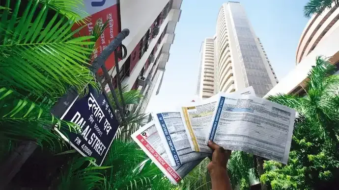 Sensex, Nifty Open Flat Ahead of Key Q2 Results; FIIs Continue Selling