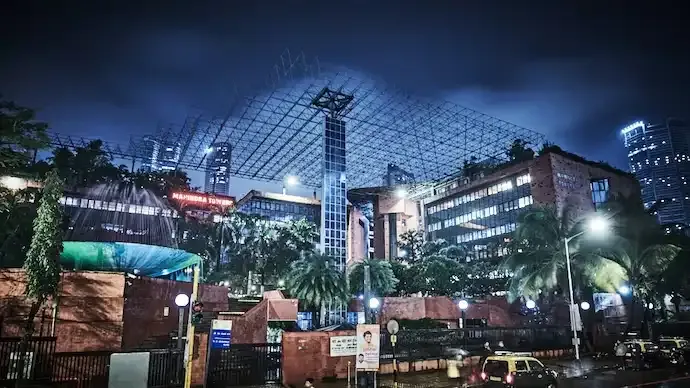 Mahindra & Mahindra Sells Entire RBL Bank Stake for ₹6,780 Crore, Books 62% Return