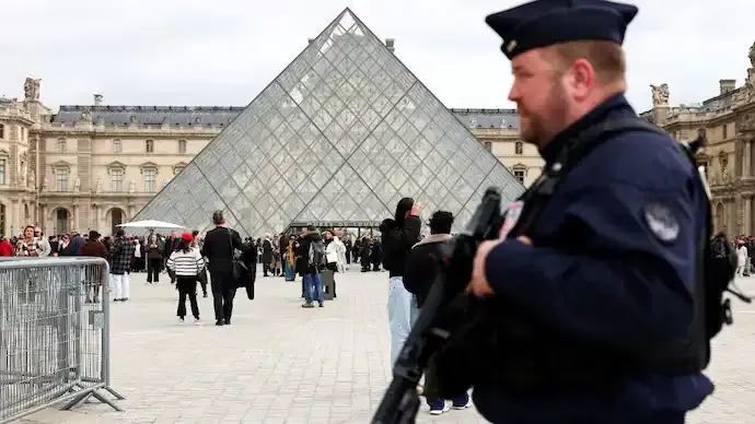 Louvre Heist Shock: Museum Used ‘Louvre’ as Surveillance Password During $102 Million Jewel Theft