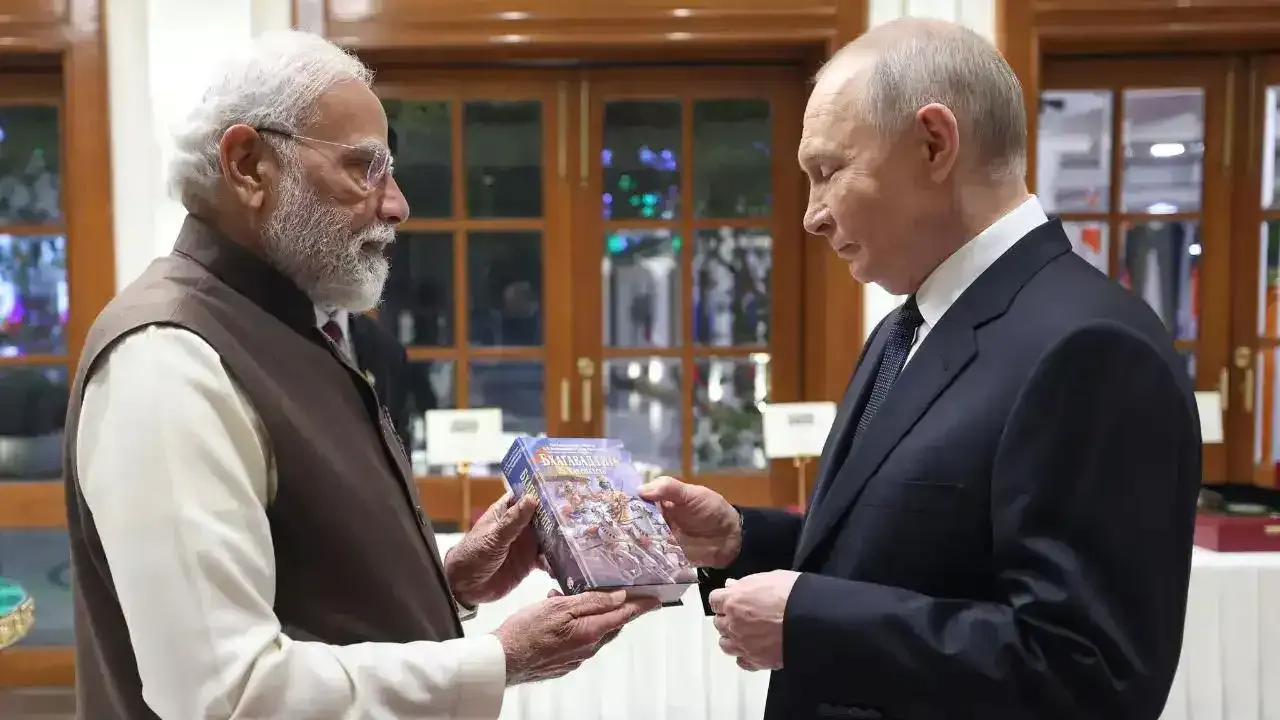 PM Modi Gifts Russian Edition of Bhagavad Gita to President Putin During New Delhi Meeting