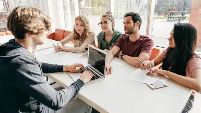 Top Study Abroad Choices for US Students in 2025: Why Europe, Canada and the UK Lead