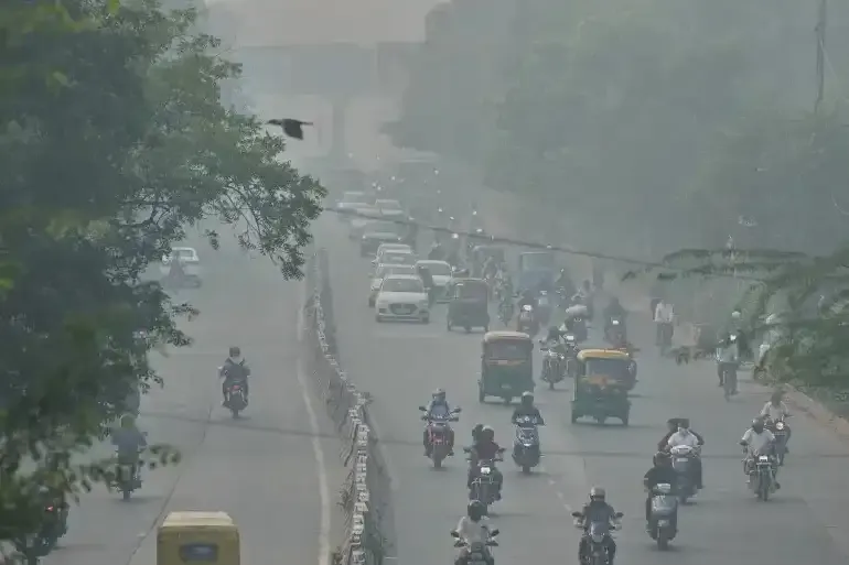 Delhi Pollution Rule Fails on Day 1 as ‘No PUC, No Fuel’ Norm Flouted at Petrol Pumps