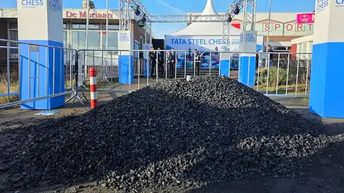 Tata Steel Chess Tournament Halted After Protesters Dump 2,025 kg of Coal in Netherlands