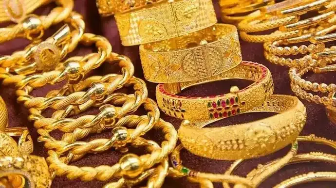 Gold Hits Record Rs 1.57 Lakh: Should Investors Buy, Hold or Sell Now?