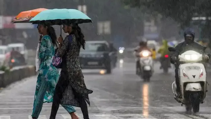 Rain and Thunderstorms Hit Delhi-NCR, Orange Alert Issued as Temperatures Dip