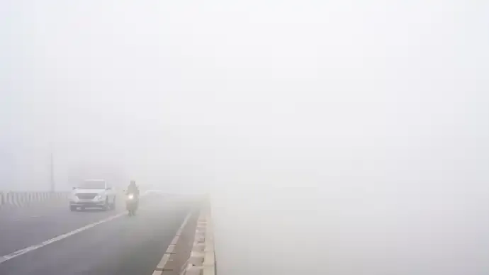 Thick Fog Engulfs Delhi-NCR as Temperatures Dip, Airport Warns of Flight Delays