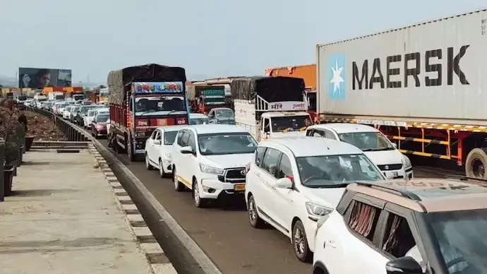 ₹5.16 Crore Toll Refund Announced After Mumbai–Pune Expressway Jam
