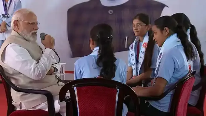 PM Modi Launches Nationwide HPV Vaccination Drive for 1.15 Crore Girls