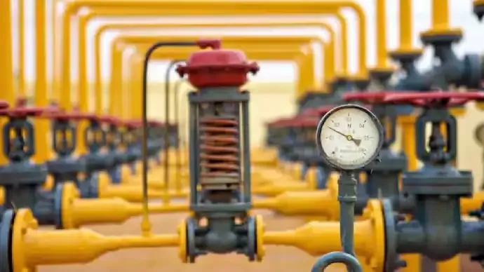 Gulf Crisis May Push Up Cooking Gas and CNG Prices in India