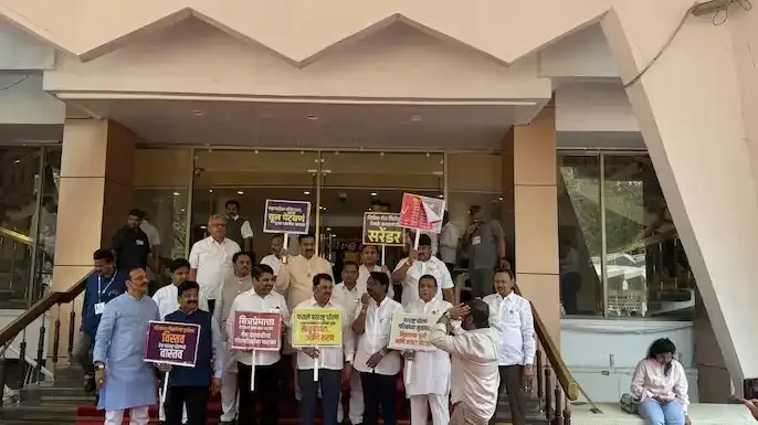 LPG Cylinder Shortage: Kerala CM Urges Centre to Ensure Supply Amid Crisis Fears