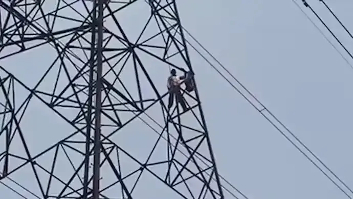 Raipur Man Climbs High-Tension Tower Alleging Land Encroachment by Company