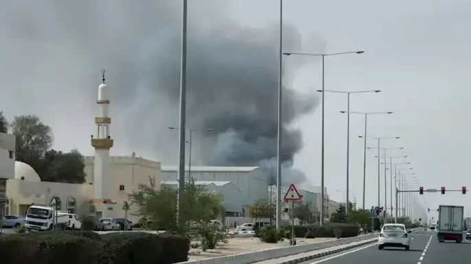 US-Israel-Iran War Live: Missile Debris Kills 1 in Abu Dhabi, Blasts Rock Dubai and Doha