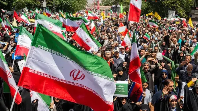 Iran War Update: Israel Warns US Regime Stable, Protesters Face Risk