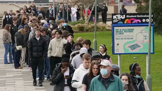 Meningitis Outbreak in England: Why Students Are Most at Risk