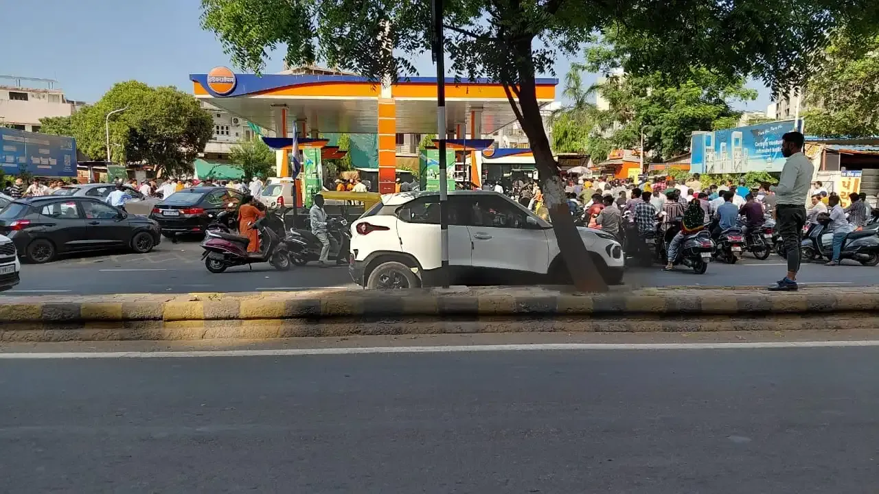 Ahmedabad Petrol Panic: Fake News Triggers Fuel Rush