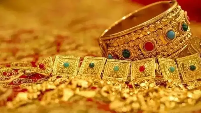 Gold Price Surge: Buy Opportunity or Risk in Market