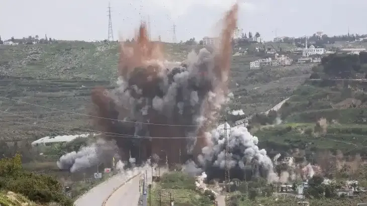 Israel Lebanon Strike: Bridge Destroyed, 900 Killed