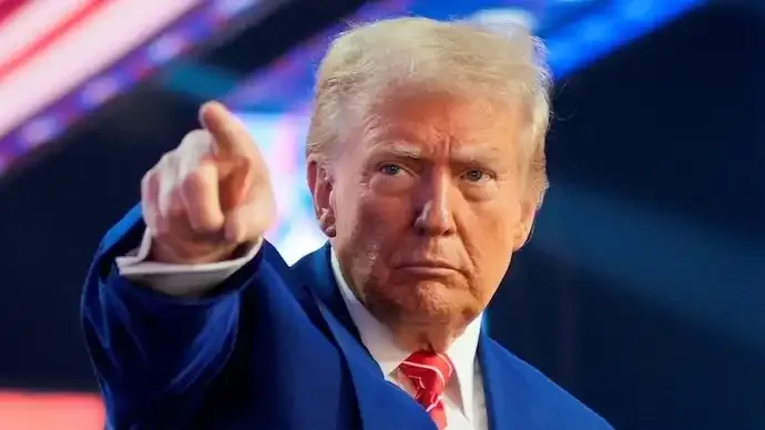 Trump Warns Iran to Open Hormuz or Face Strikes on Oil and Power Sites