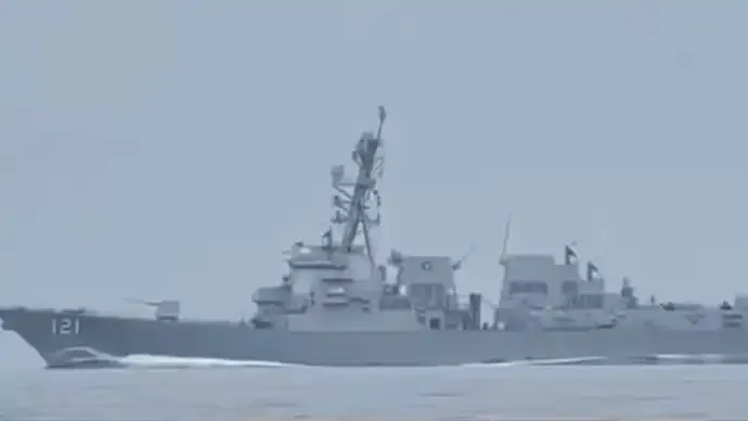 Iran-US Standoff in Strait of Hormuz: IRGC Releases Footage of Naval Warning to US Warships