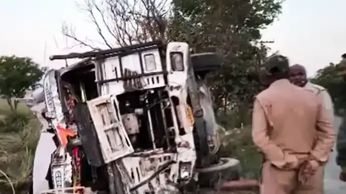 UP Accident: 6 Dead, 7 Injured as Wedding Bus Collides with Truck in Hapur