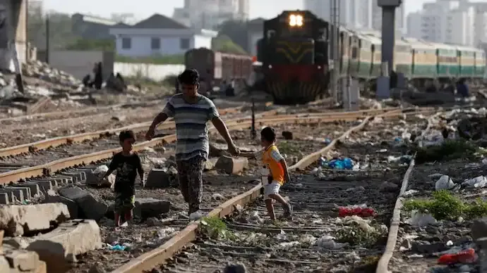 Pakistan Poverty Rate Nears 29%, Education Spending Falls to Historic Low: Economic Survey