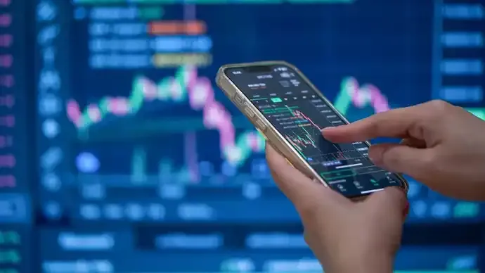 Infosys, TCS, HCLTech Shares Tumble as Accenture Forecast Cut Triggers IT Sector Sell-Off
