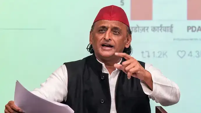 Akhilesh Yadav Demands Action After Mau Railway Event Sparks Political Confrontation