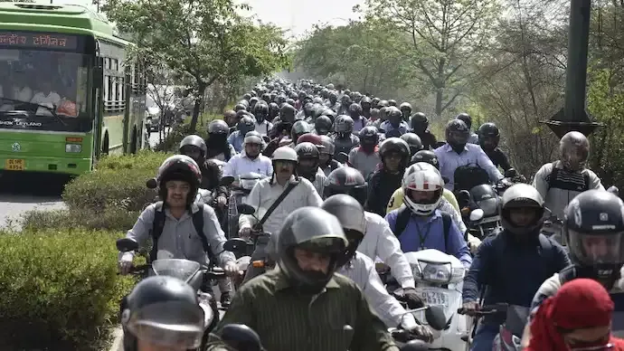 Delhi EV Policy Explained: Why Petrol Bikes Will Be Phased Out Before Cars