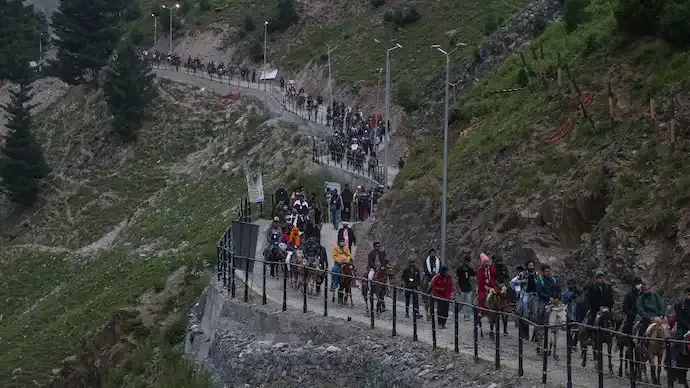 Amarnath Yatra 2026 Begins: First Batch of Pilgrims Leaves Jammu Under Tight Security