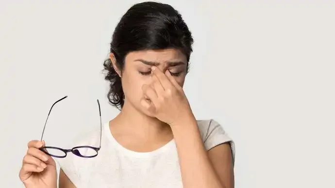 Dry Eyes During Monsoon? Experts Explain Why Rainy Season Can Still Irritate Your Eyes