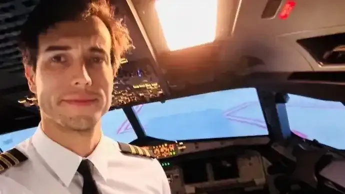 Argentina Flight Instructor Jumps from Plane Mid-Training, Student Lands Aircraft Safely