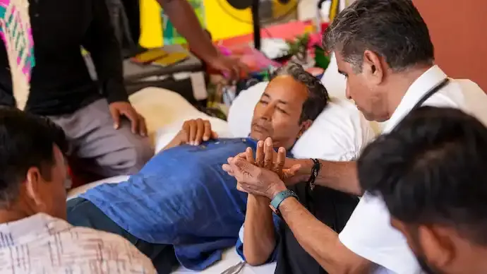 Sonam Wangchuk Loses 8.2 Kg in 18 Days: Doctors Explain the Health Risks of Prolonged Water-Only Fasting