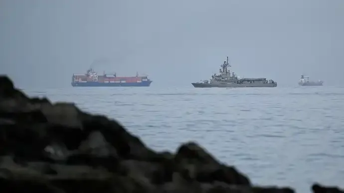 Shipping Firms Avoid US-Guided Strait of Hormuz Route as Iranian Attacks Raise Safety Fears