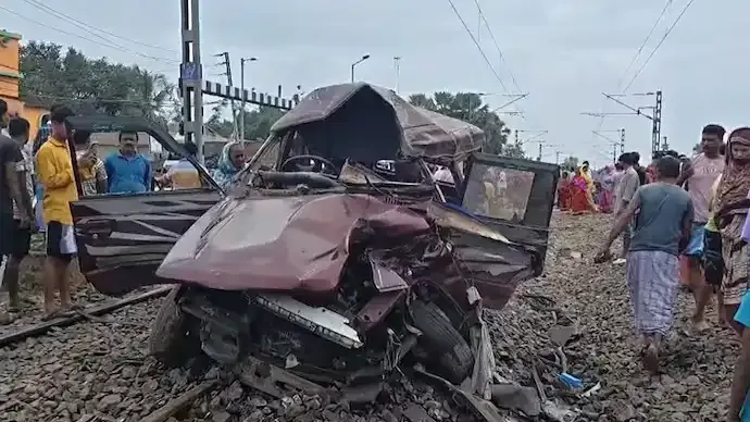 West Bengal Train-School Van Collision in Murshidabad Kills 3, Several Children Injured