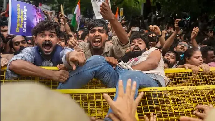 Delhi Police Register 4 FIRs After CJP Protest Violence, CCTV Footage Scanned to Identify Accused