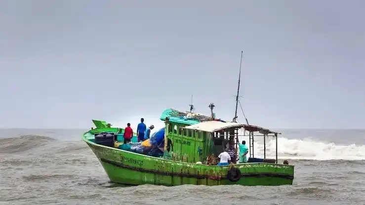Sri Lanka Arrests 9 Indian Fishermen, Seizes Trawler Near Talaimannar Amid Palk Strait Dispute