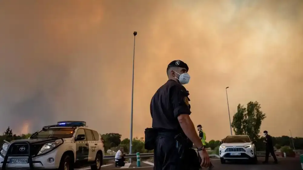 France and Spain Wildfires Force Nearly 2 Lakh Evacuations as Blazes Threaten Bordeaux and Madrid